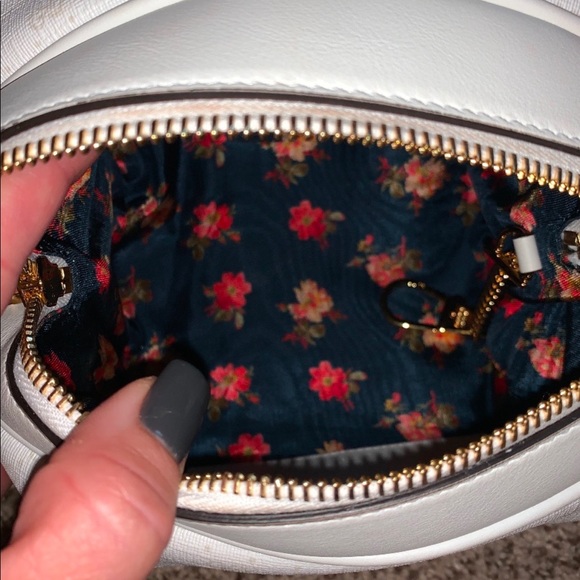 Gucci bag! LIKE NEW! Bag and box included. - Picture 4 of 4